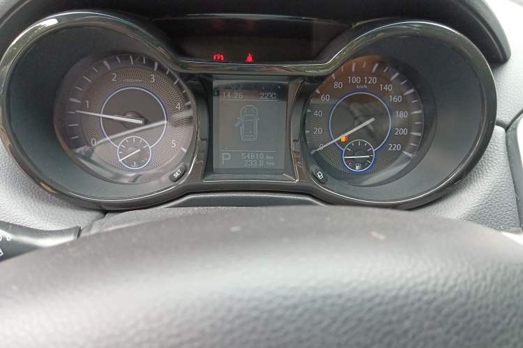 Used JMC Yusheng S350 2014 2.4T Automatic 4x4 Diesel Luxury Version with Sunroof 5 Seats Odometer Close Up