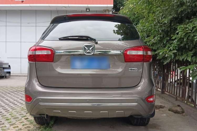 Used JMC Yusheng S350 2014 2.4T Automatic 4x4 Diesel Luxury Version with Sunroof 5 Seats Rear
