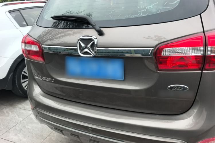 Used JMC Yusheng S350 2014 2.4T Automatic 2WD Diesel Luxury Version with Sunroof 7 Seats Rear