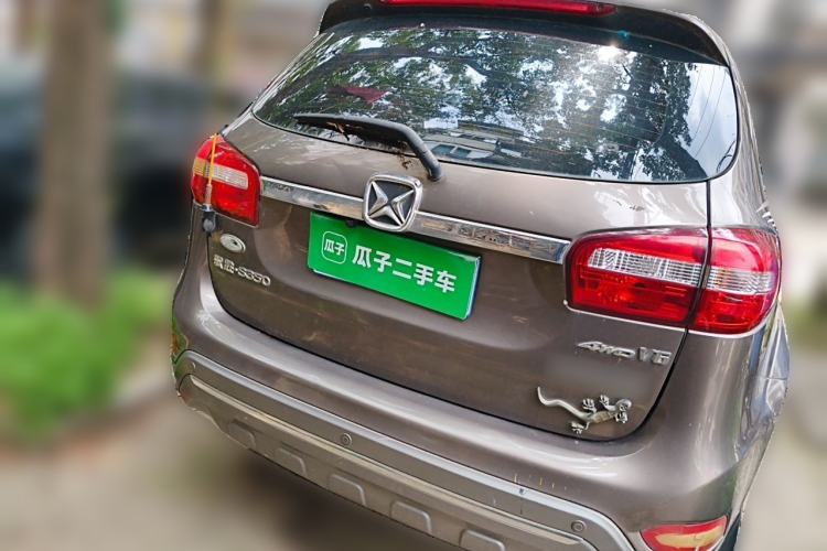 Used JMC Yusheng S350 2014 2.4T Automatic 2WD Diesel Luxury Version with Sunroof 5 Seats Rear