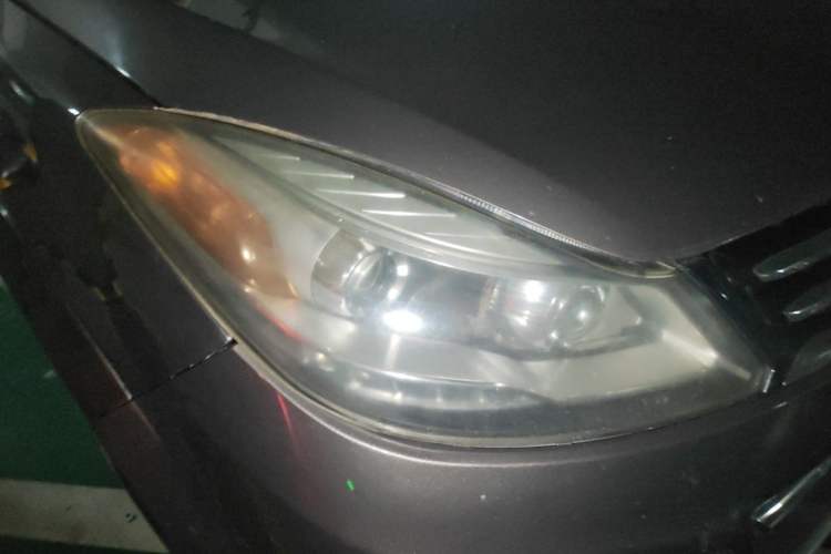 Used JMC Yusheng S350 2014 2.4T Automatic 4x4 Diesel Luxury Version with Sunroof 5 Seats Right Front Headlight