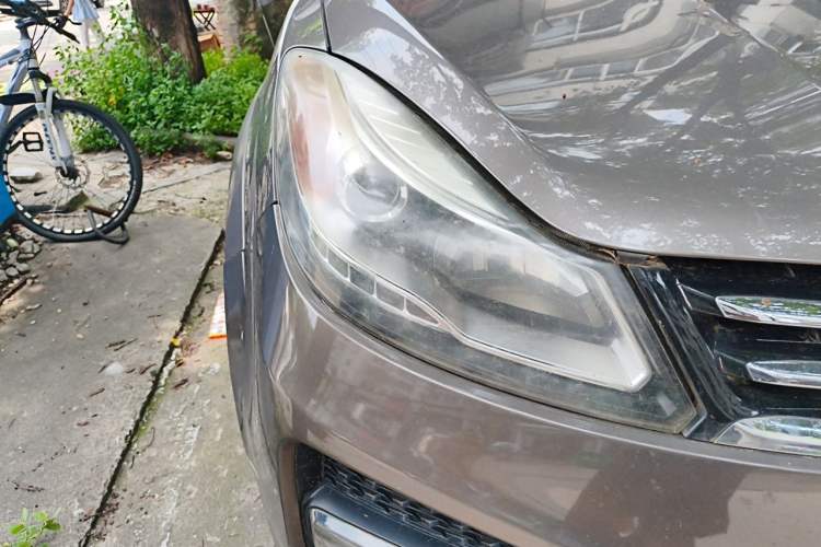 Used JMC Yusheng S350 2014 2.4T Automatic 2WD Diesel Luxury Version with Sunroof 5 Seats Right Front Headlight