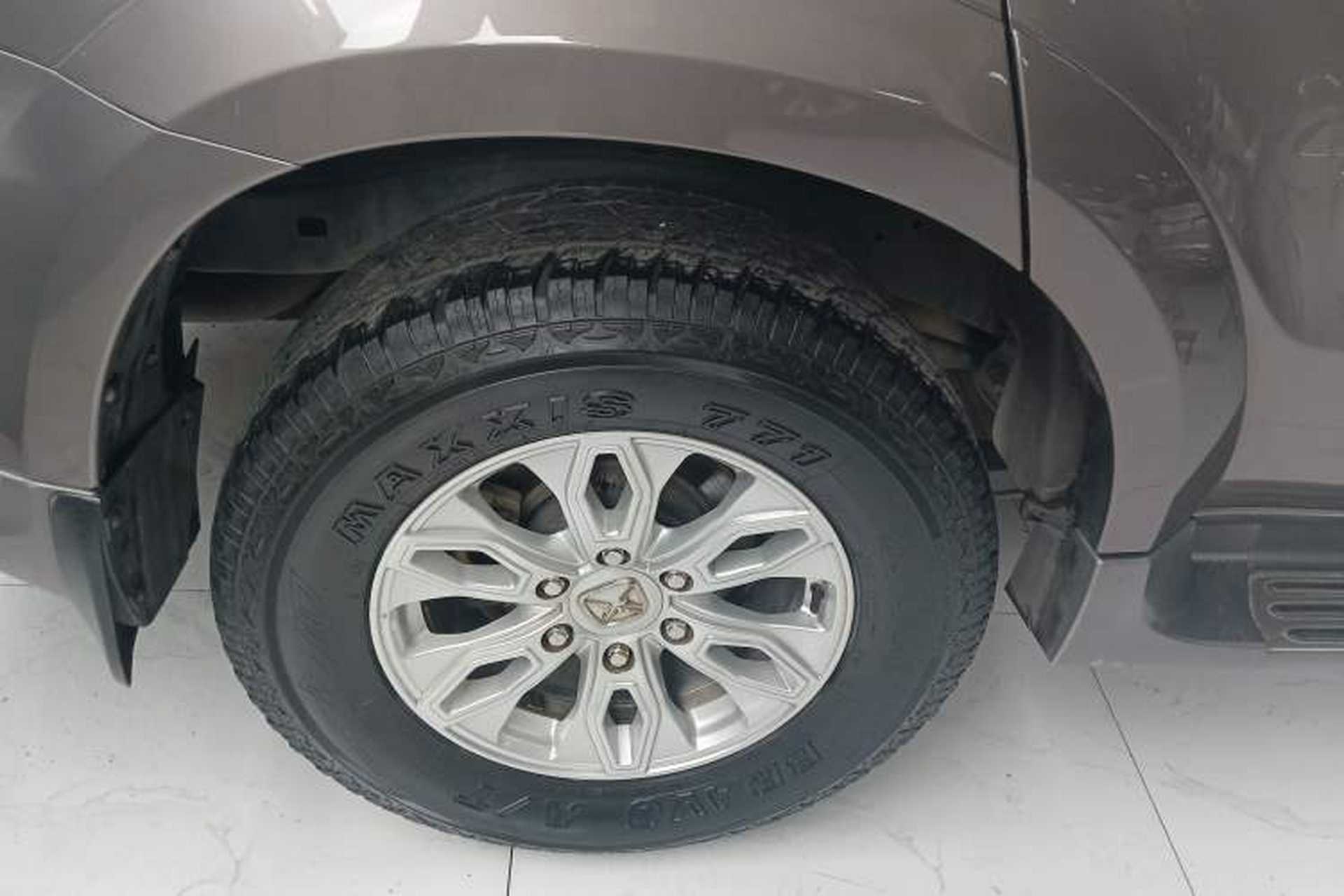 Used JMC Yusheng S350 2014 2.4T Automatic 2WD Diesel Luxury Version with Sunroof 5 Seats Right Rear Wheel Hub
