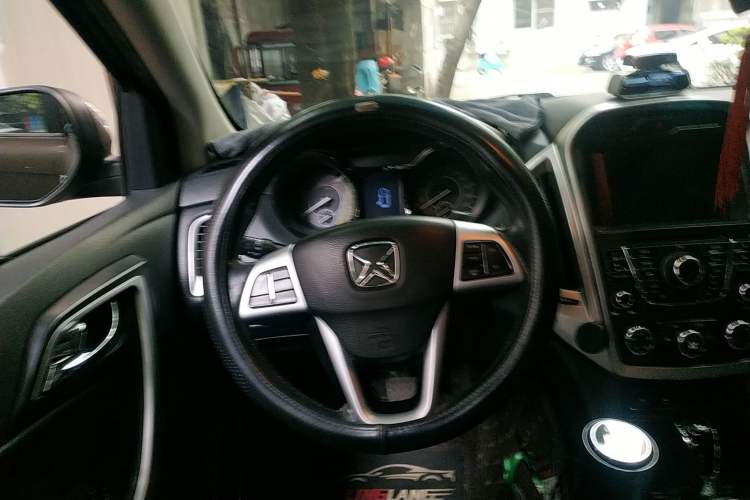 Used JMC Yusheng S350 2014 2.4T Automatic 2WD Diesel Luxury Version with Sunroof 7 Seats Steering Wheel