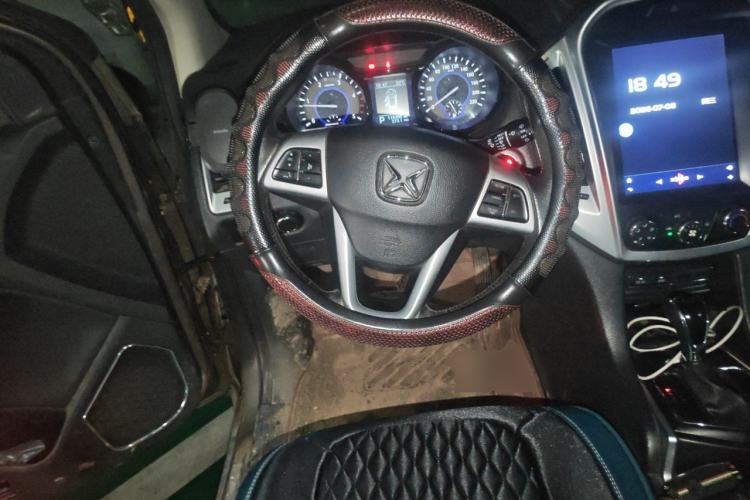 Used JMC Yusheng S350 2014 2.4T Automatic 4x4 Diesel Luxury Version with Sunroof 5 Seats Steering Wheel