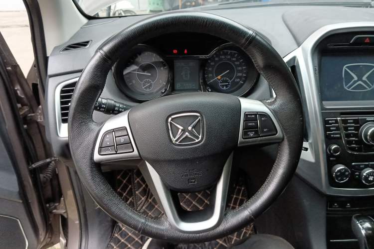 Used JMC Yusheng S350 2014 2.4T Automatic 4x4 Diesel Luxury Version with Sunroof 5 Seats Steering Wheel