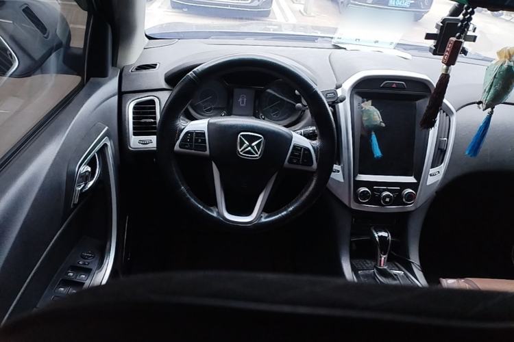 Used JMC Yusheng S350 2014 2.4T Automatic 2WD Diesel Luxury Version with Sunroof 5 Seats Steering Wheel