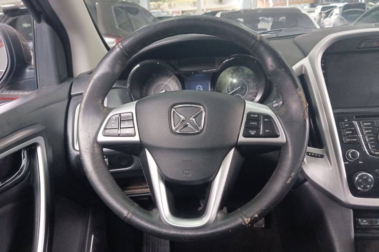 Used JMC Yusheng S350 2014 2.4T Automatic 2WD Diesel Luxury Version with Sunroof 5 Seats Steering Wheel