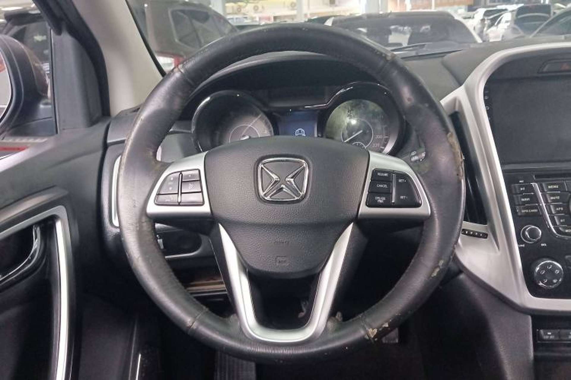 Used JMC Yusheng S350 2014 2.4T Automatic 2WD Diesel Luxury Version with Sunroof 5 Seats Steering Wheel