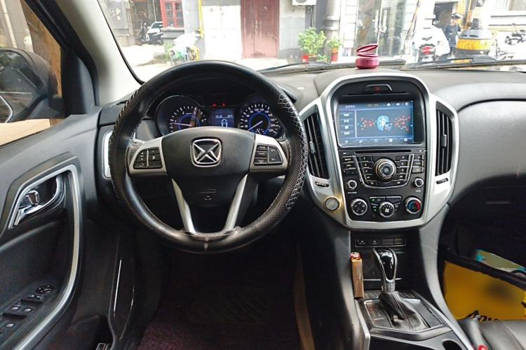 Used JMC Yusheng S350 2014 2.4T Automatic 2WD Diesel Luxury Version with Sunroof 5 Seats Steering Wheel
