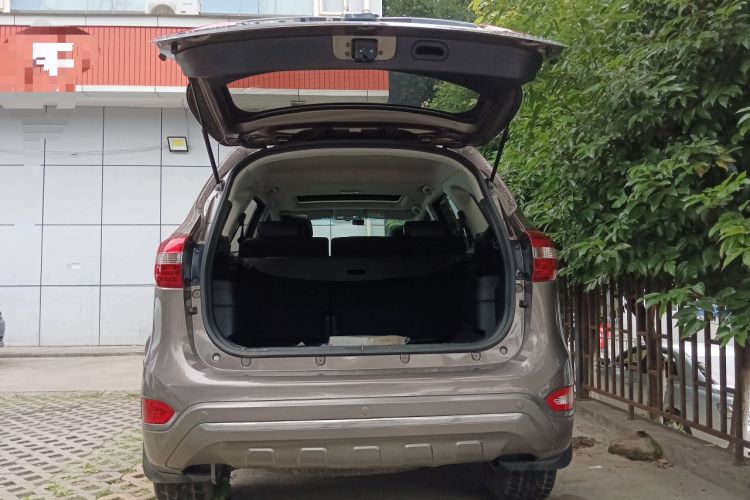 Used JMC Yusheng S350 2014 2.4T Automatic 4x4 Diesel Luxury Version with Sunroof 5 Seats Trunk