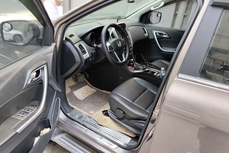 Used JMC Yusheng S350 2014 2.4T Automatic 4x4 Diesel Luxury Version with Sunroof 5 Seats Driver Seat