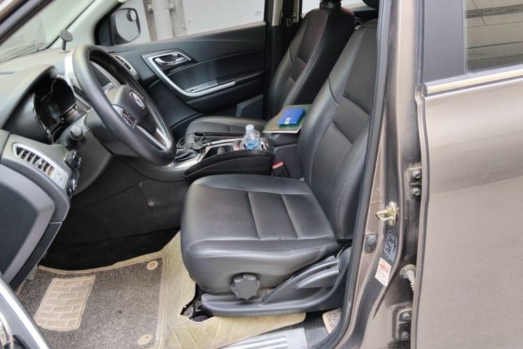 Used JMC Yusheng S350 2014 2.4T Automatic 4x4 Diesel Luxury Version with Sunroof 5 Seats Left Front Seat