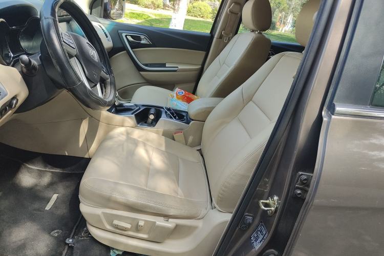Used JMC Yusheng S350 2014 2.4T Automatic 4x4 Diesel Luxury Version with Sunroof 7 Seats Left Front Seat