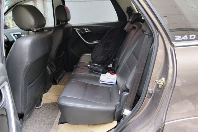 Used JMC Yusheng S350 2014 2.4T Automatic 4x4 Diesel Luxury Version with Sunroof 5 Seats Left Rear Seat