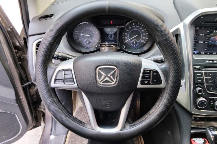 Used JMC Yusheng S350 2014 2.4T Automatic 4x4 Diesel Luxury Version with Sunroof 5 Seats Steering Wheel