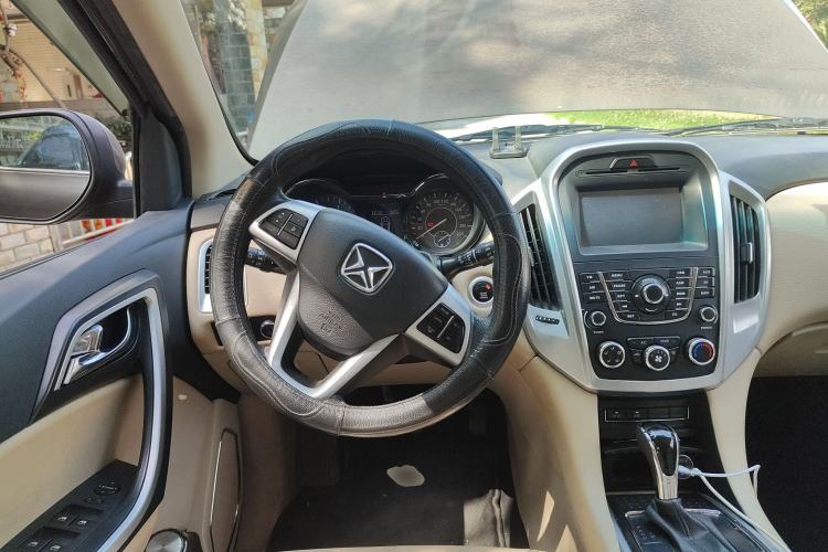 Used JMC Yusheng S350 2014 2.4T Automatic 4x4 Diesel Luxury Version with Sunroof 7 Seats Steering Wheel