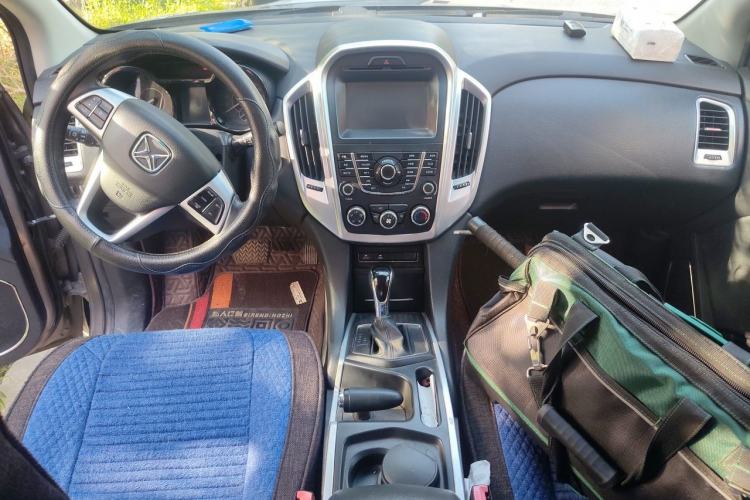 Used JMC Yusheng S350 2014 2.4T Automatic 2WD Diesel Luxury Version with Sunroof 5 Seats Center Console