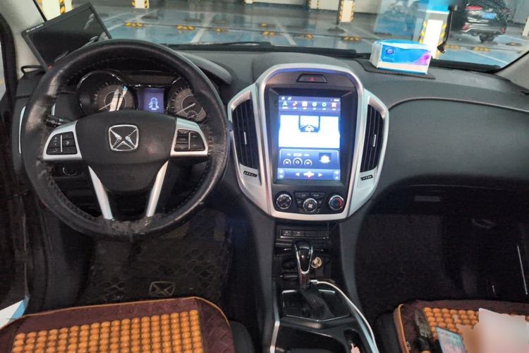 Used JMC Yusheng S350 2014 2.4T Automatic 4x4 Diesel Luxury Version with Sunroof 7 Seats Center Console
