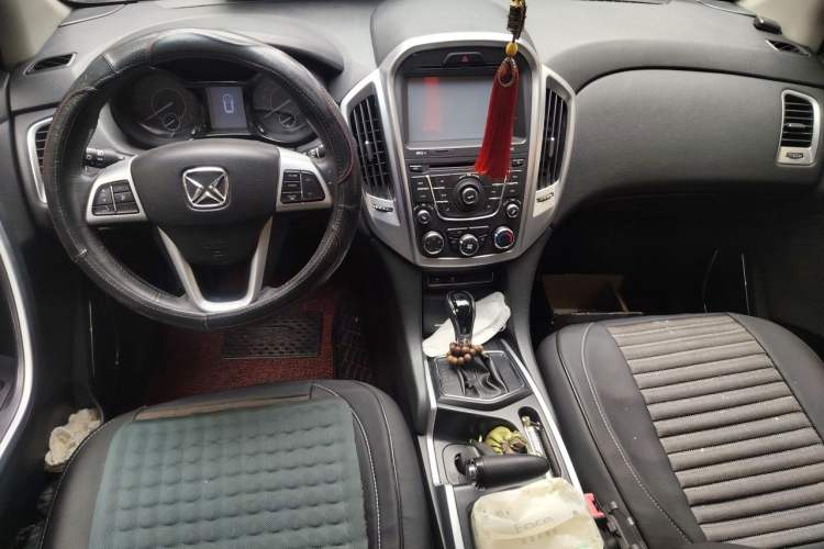 Used JMC Yusheng S350 2014 2.4T Automatic 2WD Diesel Luxury Version with Sunroof 5 Seats Center Console