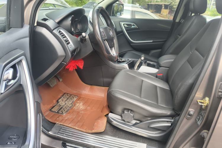 Used JMC Yusheng S350 2014 2.4T Automatic 2WD Diesel Luxury Version with Sunroof 5 Seats Driver Seat
