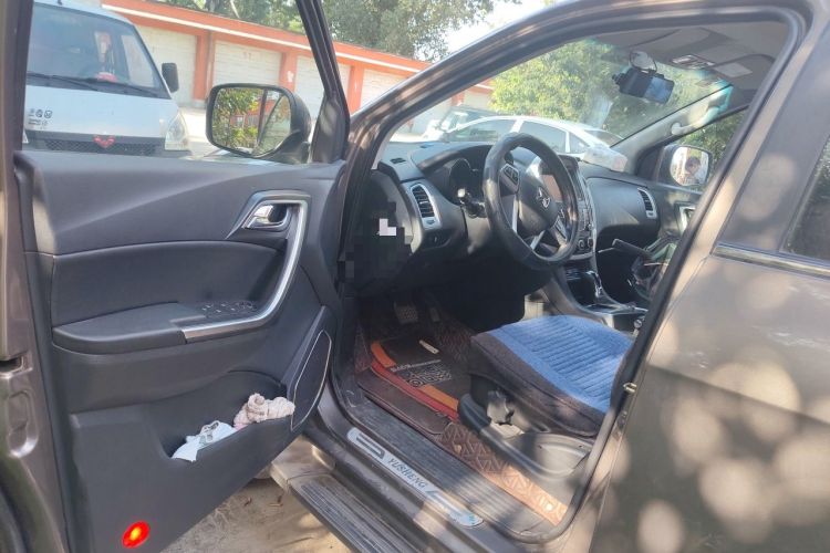 Used JMC Yusheng S350 2014 2.4T Automatic 2WD Diesel Luxury Version with Sunroof 5 Seats Driver Seat