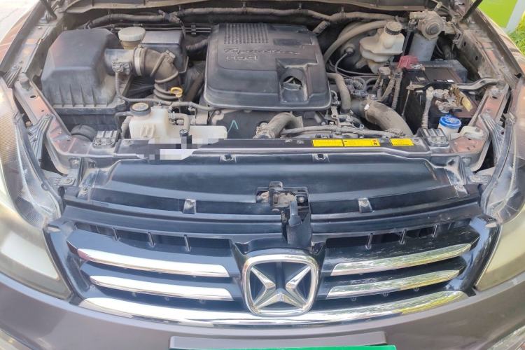 Used JMC Yusheng S350 2014 2.4T Automatic 2WD Diesel Luxury Version with Sunroof 5 Seats Engine Bay