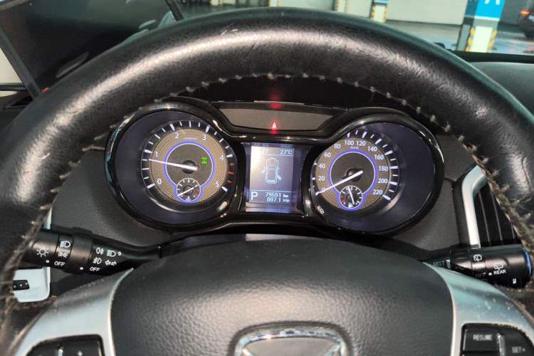Used JMC Yusheng S350 2014 2.4T Automatic 4x4 Diesel Luxury Version with Sunroof 7 Seats Instrument Cluster