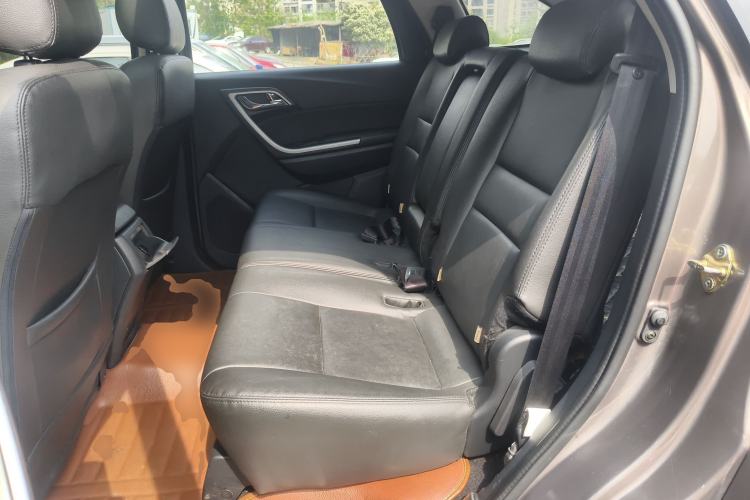 Used JMC Yusheng S350 2014 2.4T Automatic 2WD Diesel Luxury Version with Sunroof 5 Seats Left Rear Seat