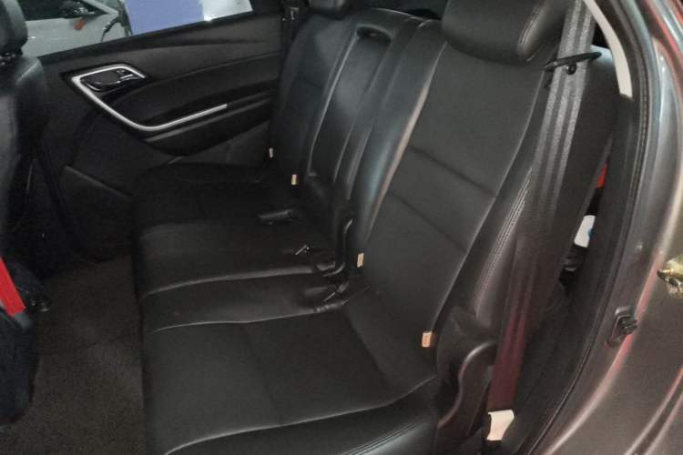 Used JMC Yusheng S350 2014 2.4T Automatic 2WD Diesel Luxury Version with Sunroof 5 Seats Left Rear Seat