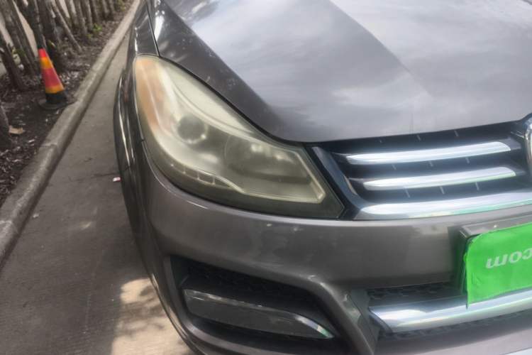Used JMC Yusheng S350 2014 2.4T Automatic 2WD Diesel Luxury Version with Sunroof 7 Seats Right Front Headlight