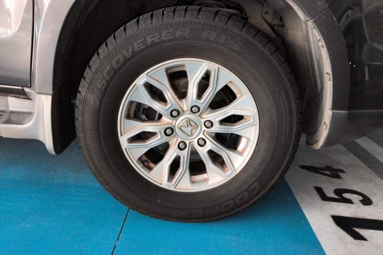 Used JMC Yusheng S350 2014 2.4T Automatic 4x4 Diesel Luxury Version with Sunroof 7 Seats Right Front Wheel Hub
