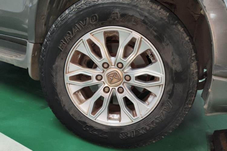 Used JMC Yusheng S350 2014 2.4T Automatic 2WD Diesel Luxury Version with Sunroof 5 Seats Right Front Wheel Hub