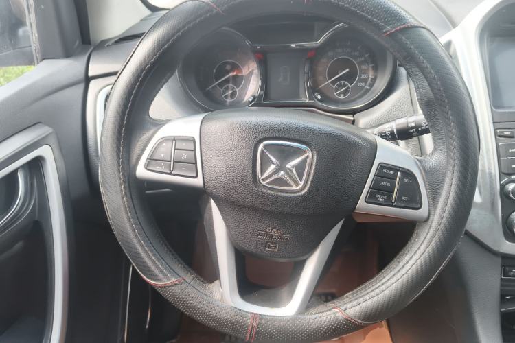 Used JMC Yusheng S350 2014 2.4T Automatic 2WD Diesel Luxury Version with Sunroof 5 Seats Steering Wheel