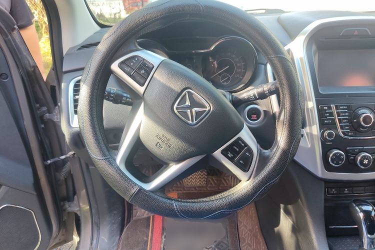 Used JMC Yusheng S350 2014 2.4T Automatic 2WD Diesel Luxury Version with Sunroof 5 Seats Steering Wheel