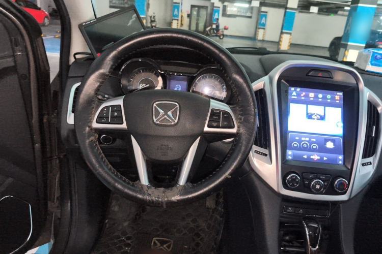 Used JMC Yusheng S350 2014 2.4T Automatic 4x4 Diesel Luxury Version with Sunroof 7 Seats Steering Wheel
