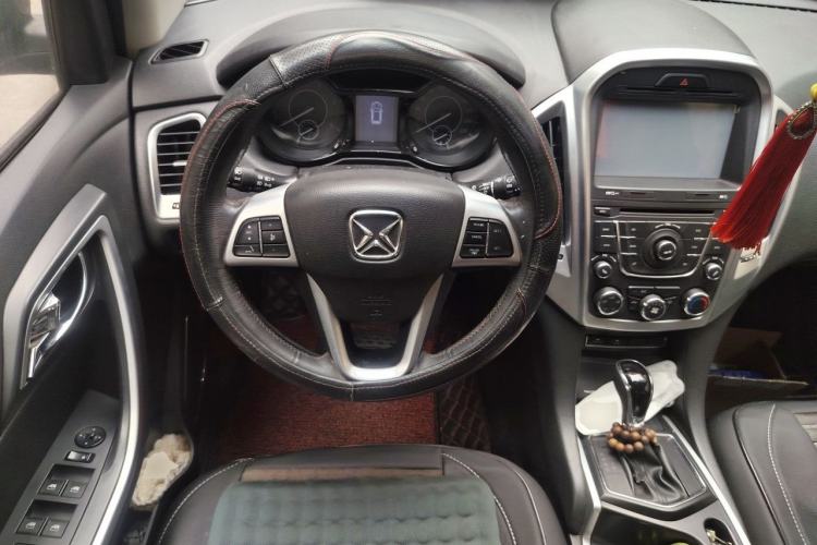 Used JMC Yusheng S350 2014 2.4T Automatic 2WD Diesel Luxury Version with Sunroof 5 Seats Steering Wheel