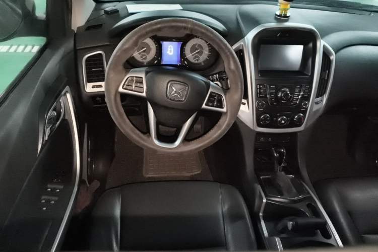 Used JMC Yusheng S350 2014 2.4T Automatic 2WD Diesel Luxury Version with Sunroof 5 Seats Steering Wheel