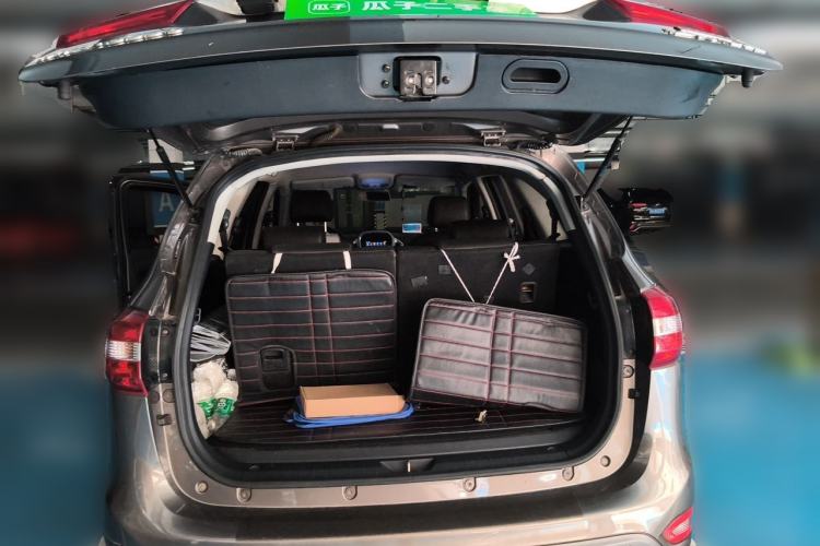 Used JMC Yusheng S350 2014 2.4T Automatic 4x4 Diesel Luxury Version with Sunroof 7 Seats Trunk