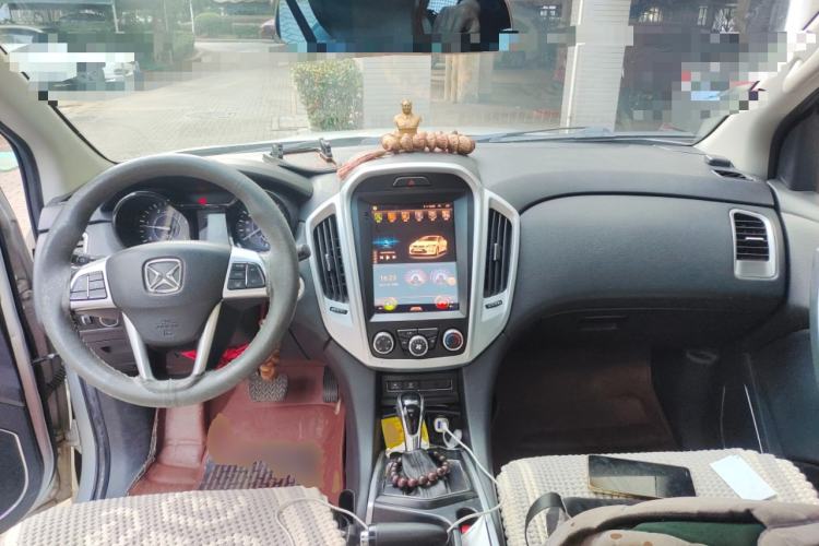 Used JMC Yusheng S350 2014 2.4T Automatic 4x4 Diesel Luxury Version with Sunroof 5 Seats Center Console