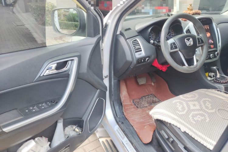 Used JMC Yusheng S350 2014 2.4T Automatic 4x4 Diesel Luxury Version with Sunroof 5 Seats Driver Seat