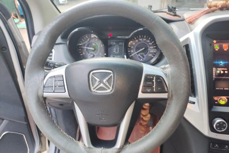Used JMC Yusheng S350 2014 2.4T Automatic 4x4 Diesel Luxury Version with Sunroof 5 Seats Steering Wheel