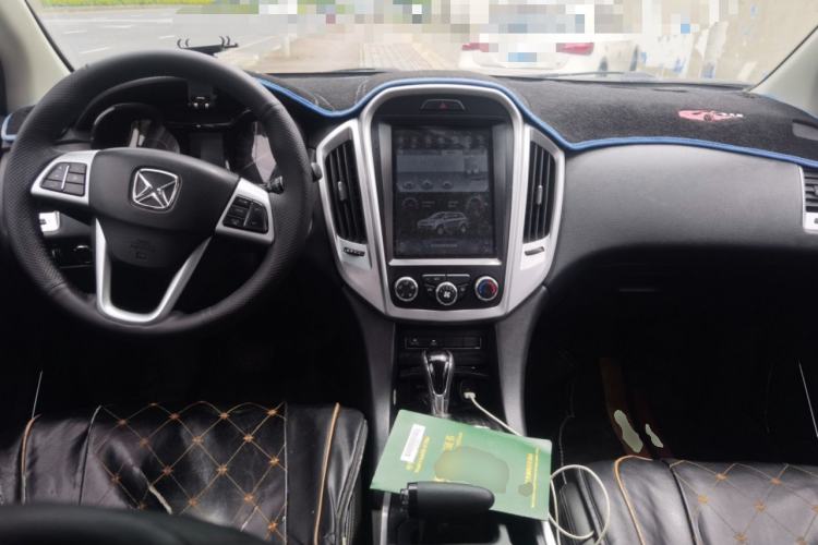 Used JMC Yusheng S350 2014 2.4T Automatic 4x4 Diesel Luxury Version with Sunroof 5 Seats Center Console
