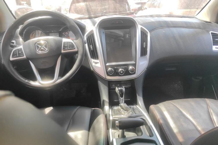 Used JMC Yusheng S350 2014 2.4T Automatic 2WD Diesel Luxury Version with Sunroof 7 Seats Center Console
