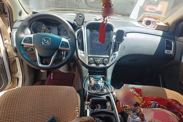 Used JMC Yusheng S350 2014 2.4T Automatic 4x4 Diesel Luxury Version with Sunroof 7 Seats Center Console