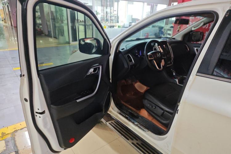 Used JMC Yusheng S350 2014 2.4T Automatic 2WD Diesel Luxury Version with Sunroof 5 Seats Driver Seat