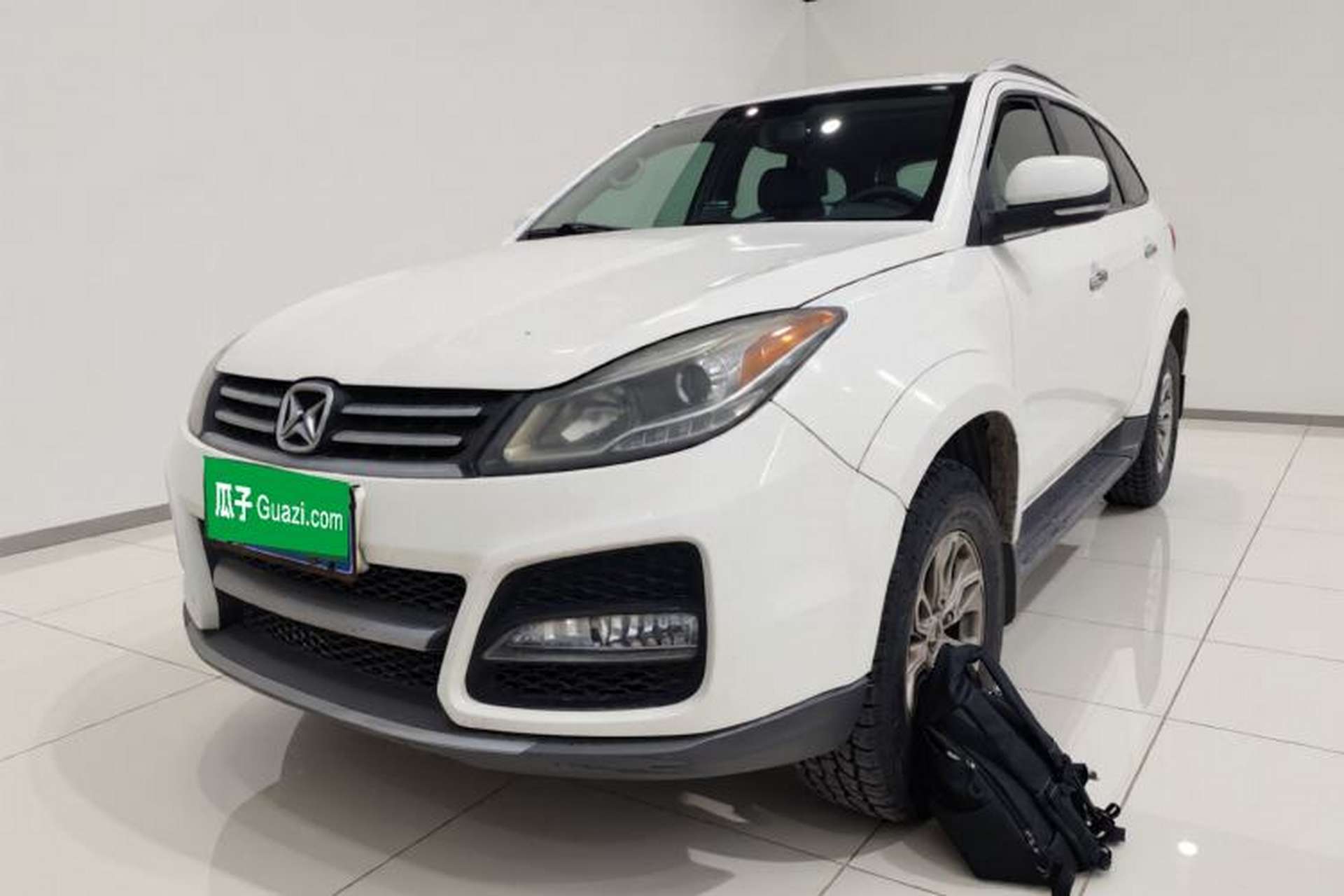 Used JMC Yusheng S350 2014 2.4T Automatic 2WD Diesel Luxury Version with Sunroof 5 Seats Front Left 45 Deg