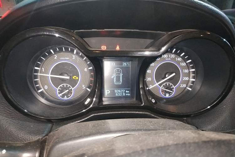 Used JMC Yusheng S350 2014 2.4T Automatic 2WD Diesel Luxury Version with Sunroof 5 Seats Instrument Cluster