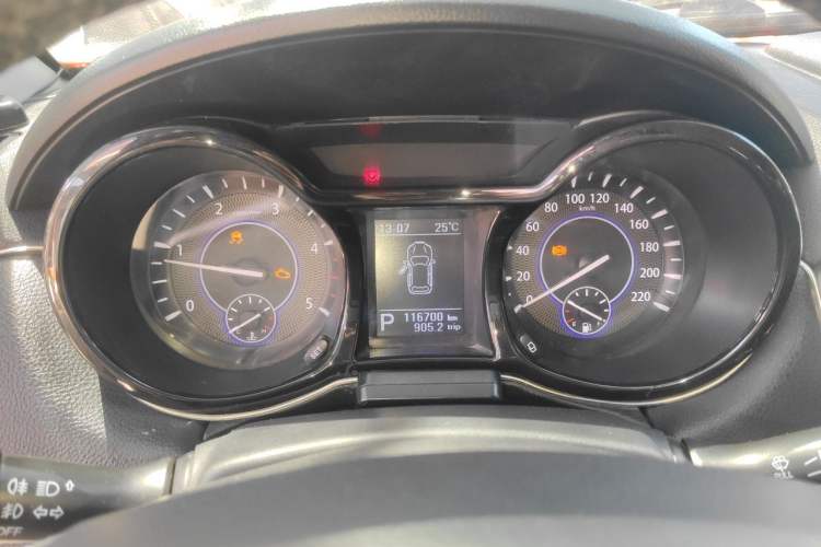 Used JMC Yusheng S350 2014 2.4T Automatic 2WD Diesel Luxury Version with Sunroof 7 Seats Instrument Cluster