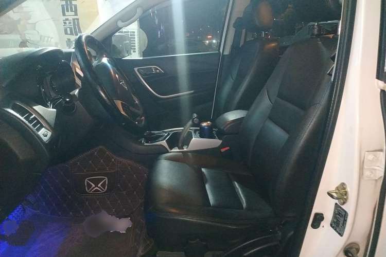 Used JMC Yusheng S350 2014 2.4T Automatic 2WD Diesel Luxury Version with Sunroof 5 Seats Left Front Seat